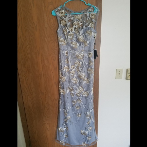 Dresses & Skirts - Never worn size 4 formal dress